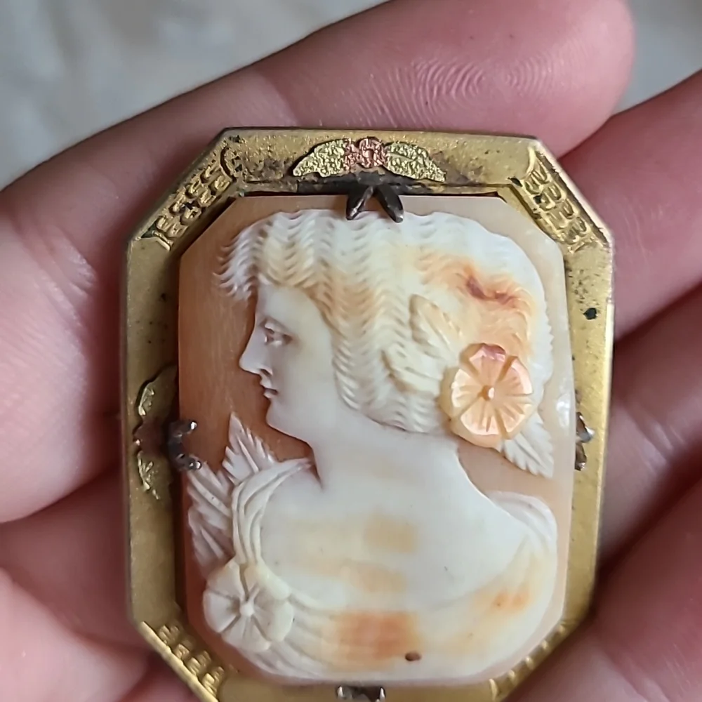 Large Antique Cameo Brooch - Picture 3 of 7